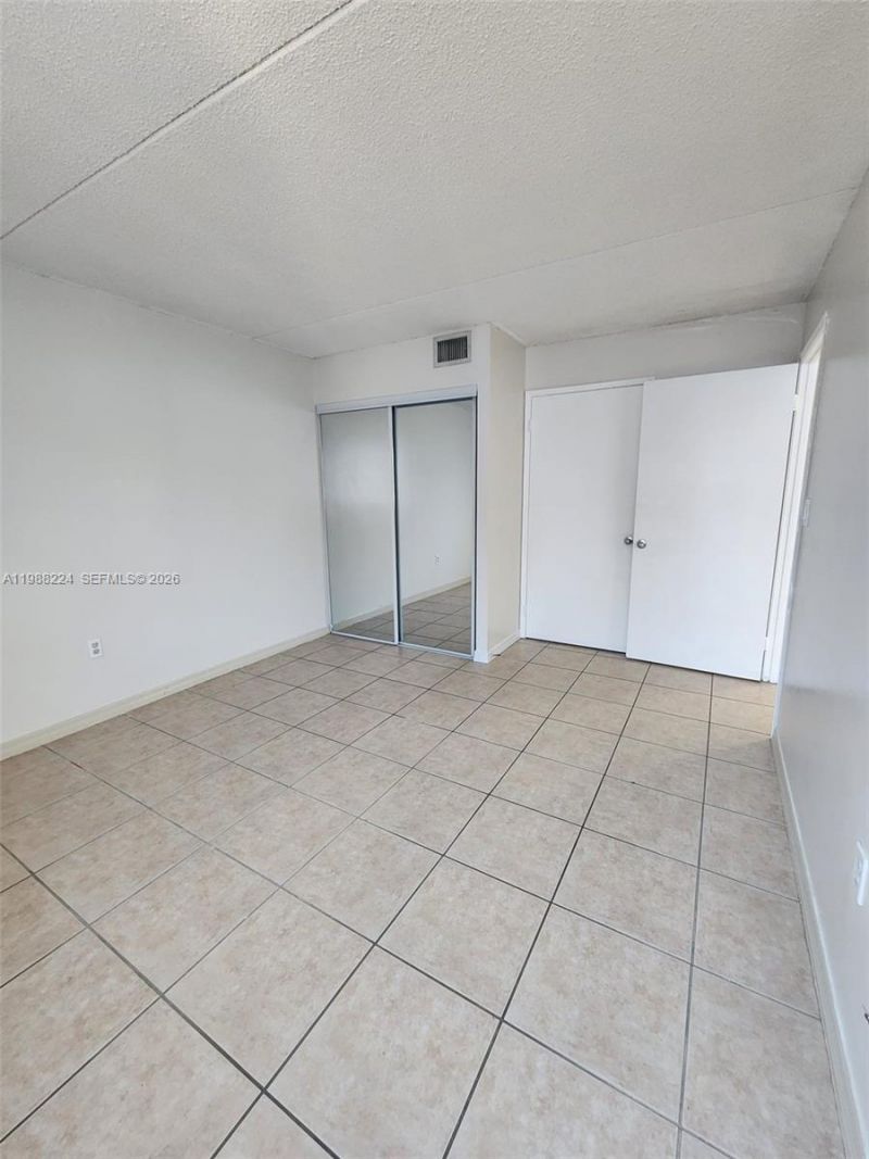 6195 NW 186th St, Unit 309, Hialeah, FL 33015 Photo