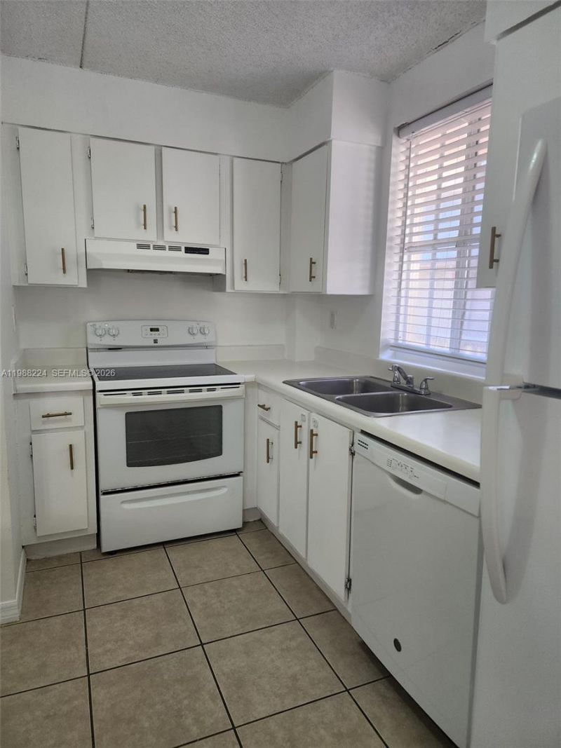 6195 NW 186th St, Unit 309, Hialeah, FL 33015 Photo