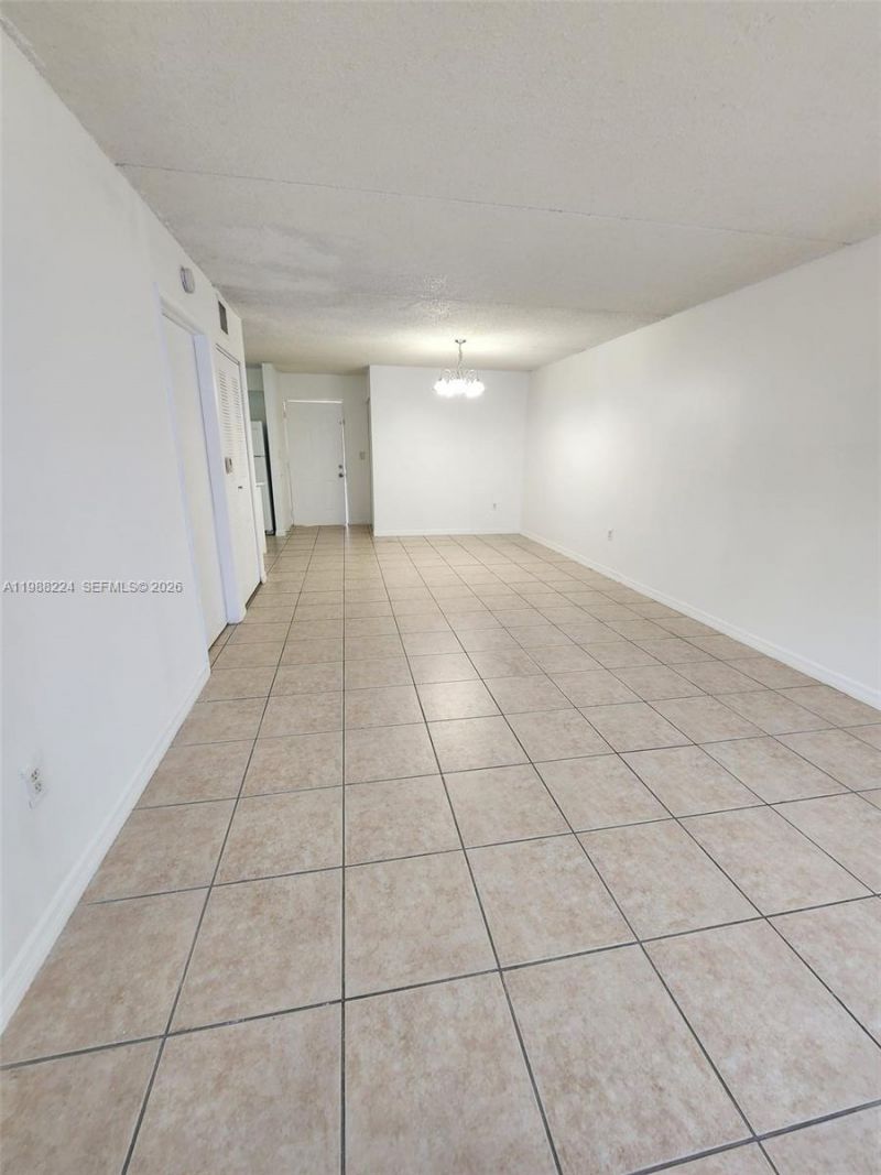 6195 NW 186th St, Unit 309, Hialeah, FL 33015 Photo