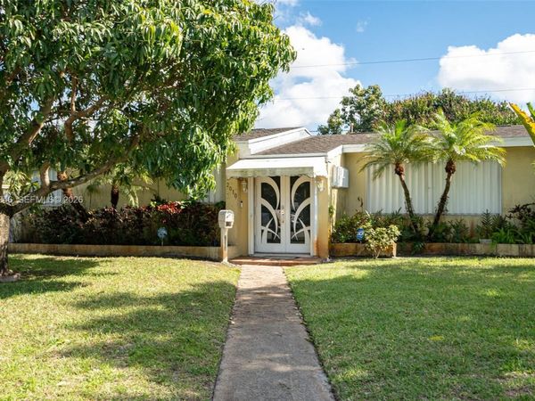 2010 NW 185th Ter , Miami Gardens, FL 33056