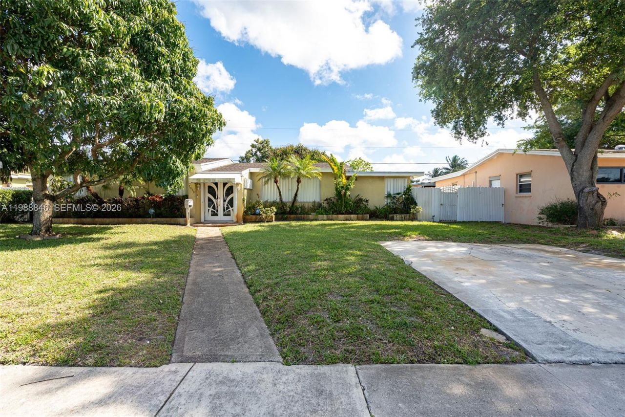 2010 NW 185th Ter, Miami Gardens, FL 33056 Photo