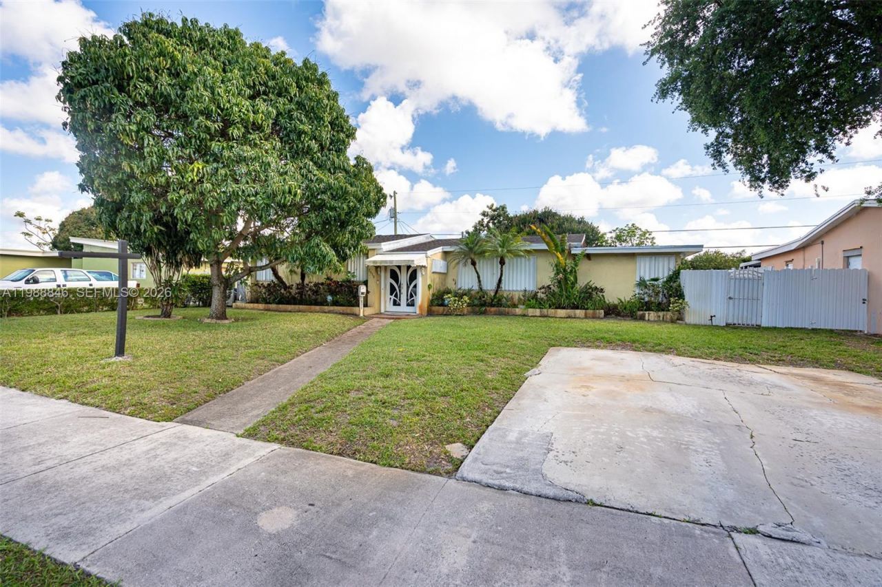 2010 NW 185th Ter, Miami Gardens, FL 33056 Photo