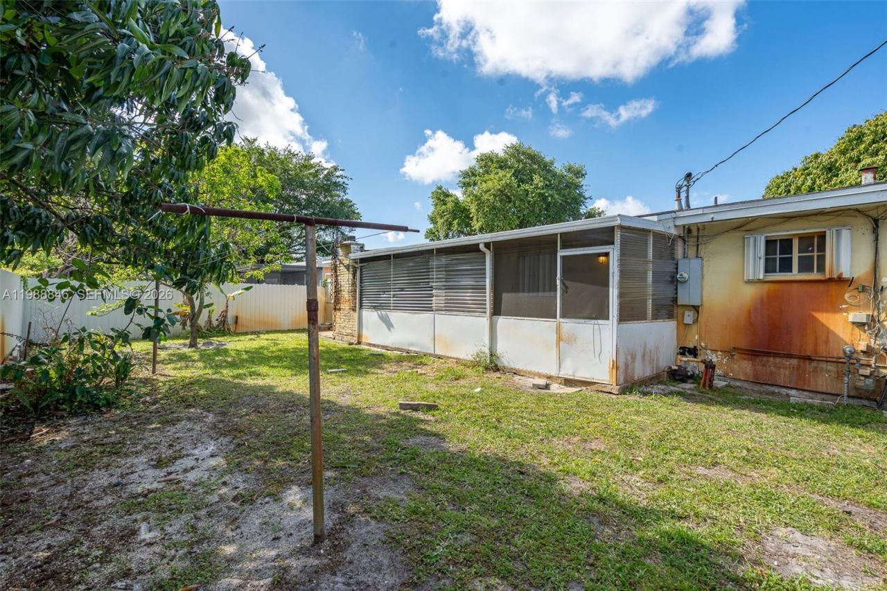 2010 NW 185th Ter, Miami Gardens, FL 33056 Photo