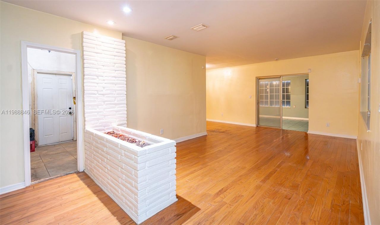 2010 NW 185th Ter , Miami Gardens, FL 33056 Photo