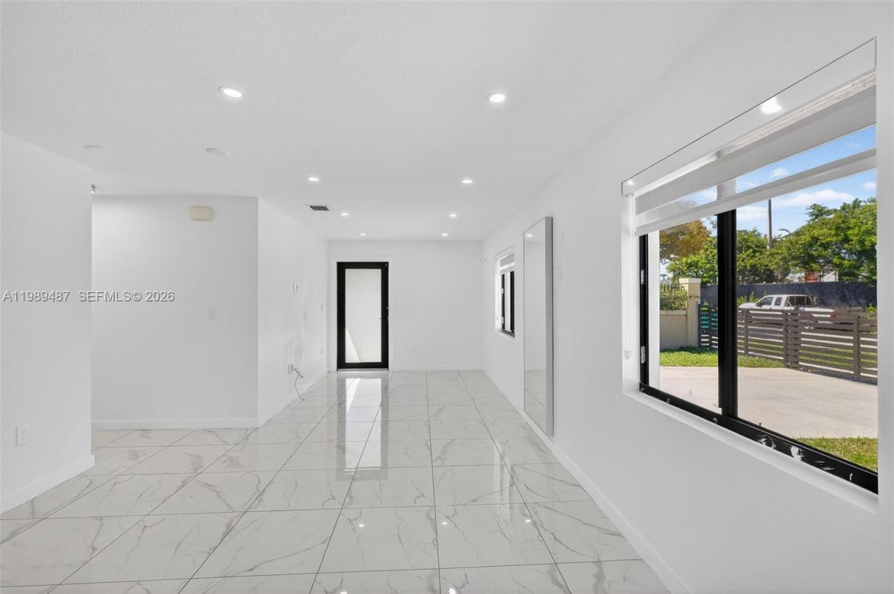 2490 NW 44th St , Unit 2490, Miami, FL 33142 Photo