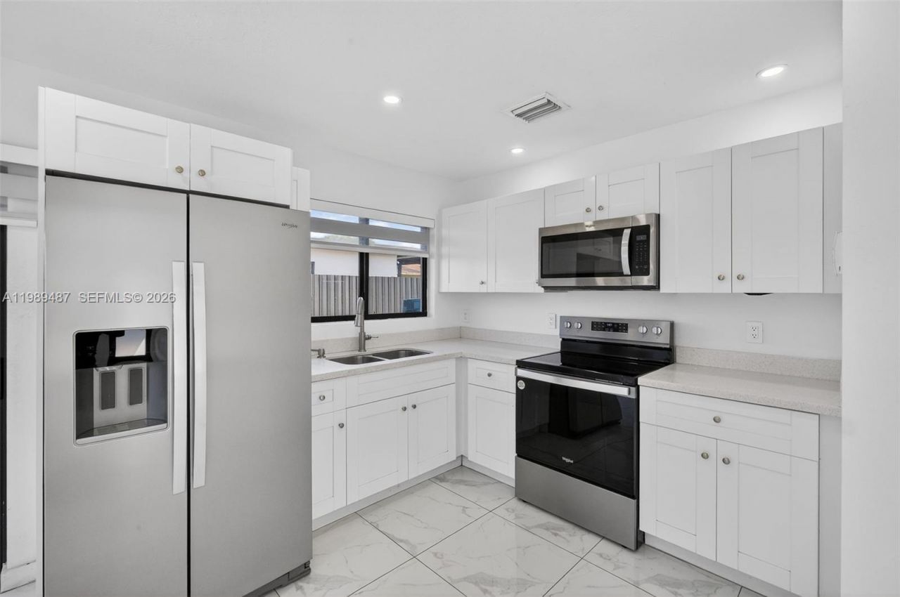 2490 NW 44th St , Unit 2490, Miami, FL 33142 Photo