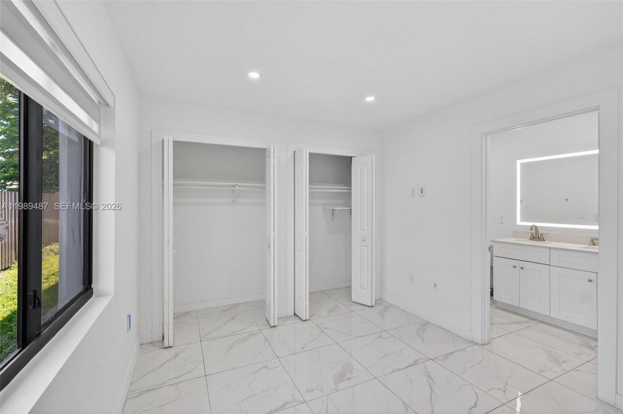 2490 NW 44th St , Unit 2490, Miami, FL 33142 Photo