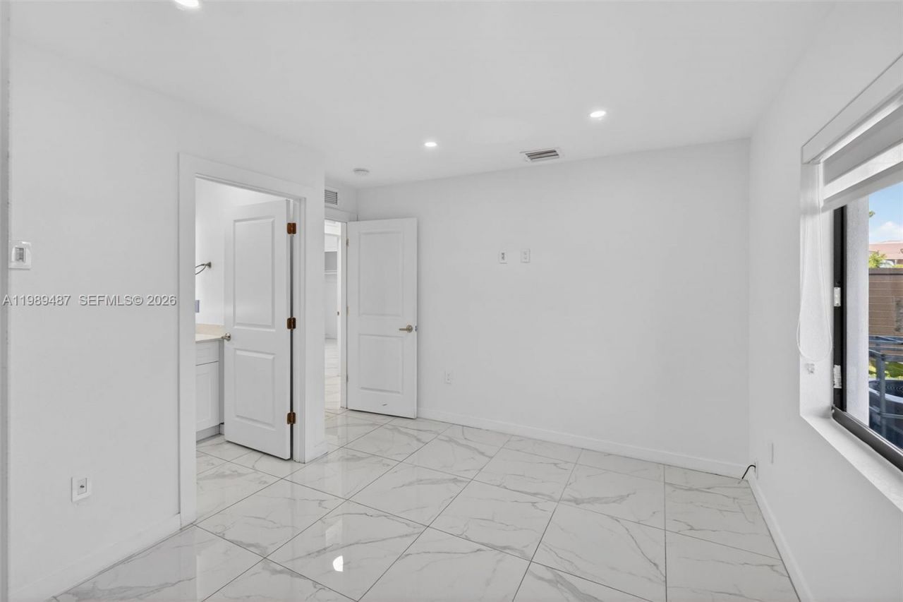 2490 NW 44th St , Unit 2490, Miami, FL 33142 Photo
