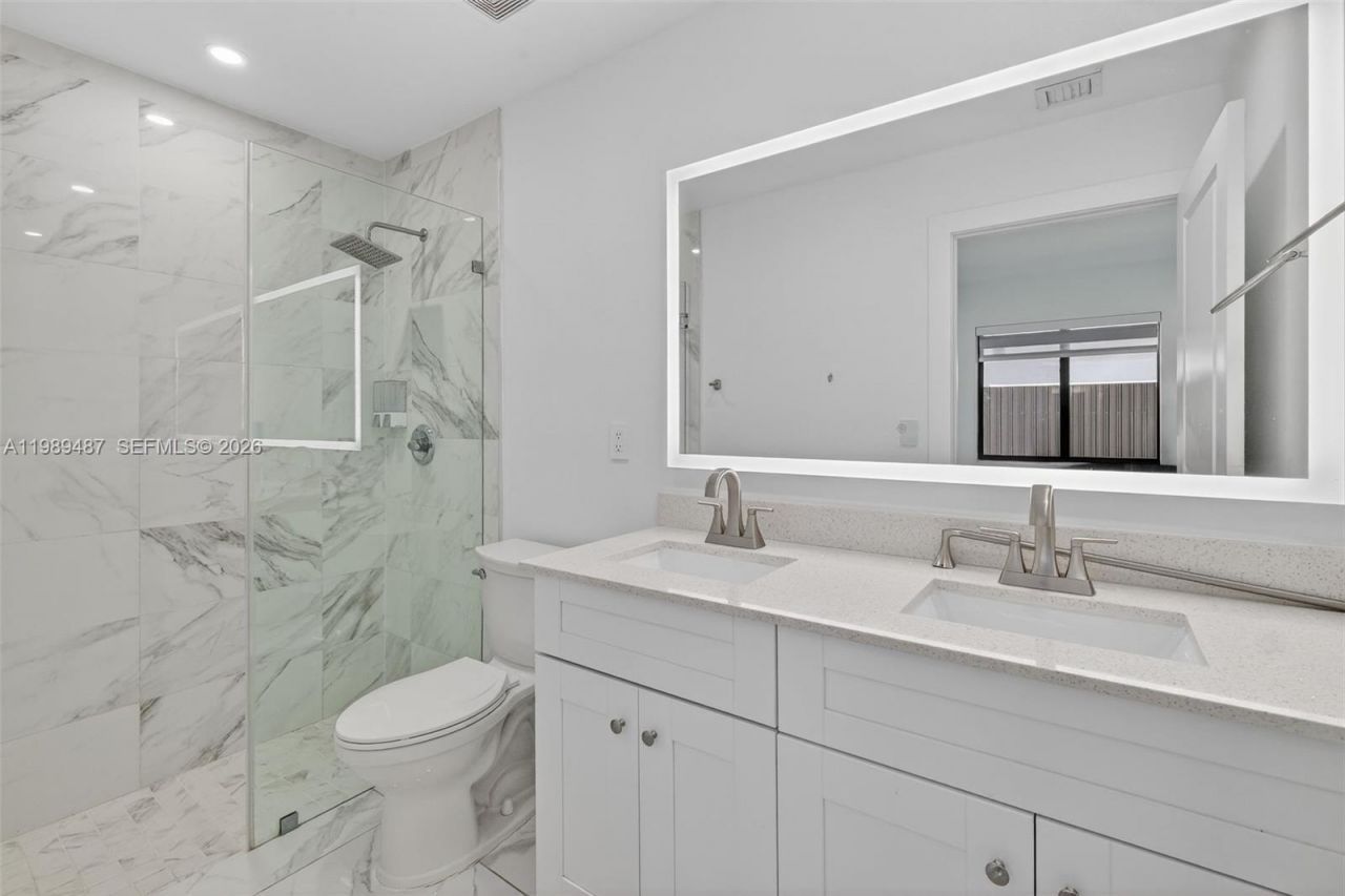 2490 NW 44th St , Unit 2490, Miami, FL 33142 Photo