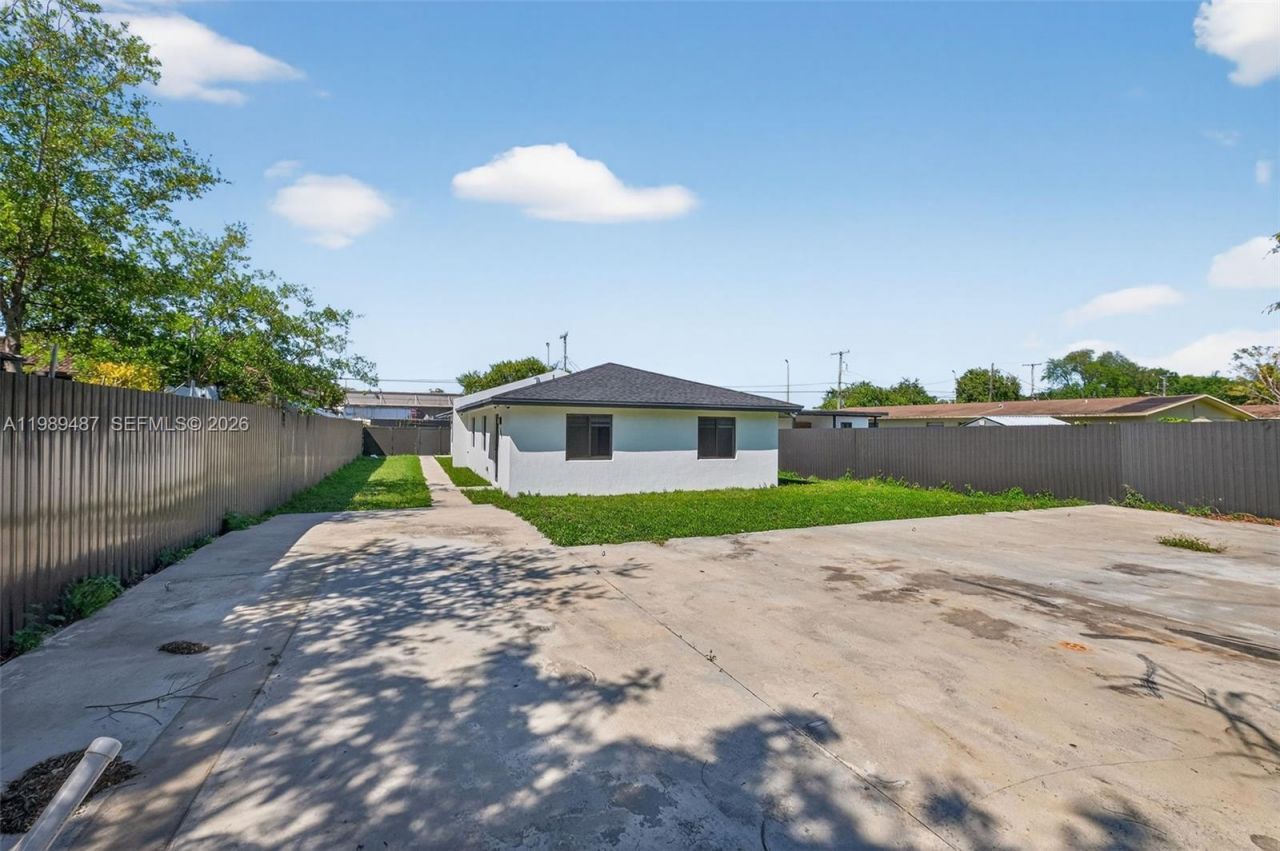 2490 NW 44th St , Unit 2490, Miami, FL 33142 Photo