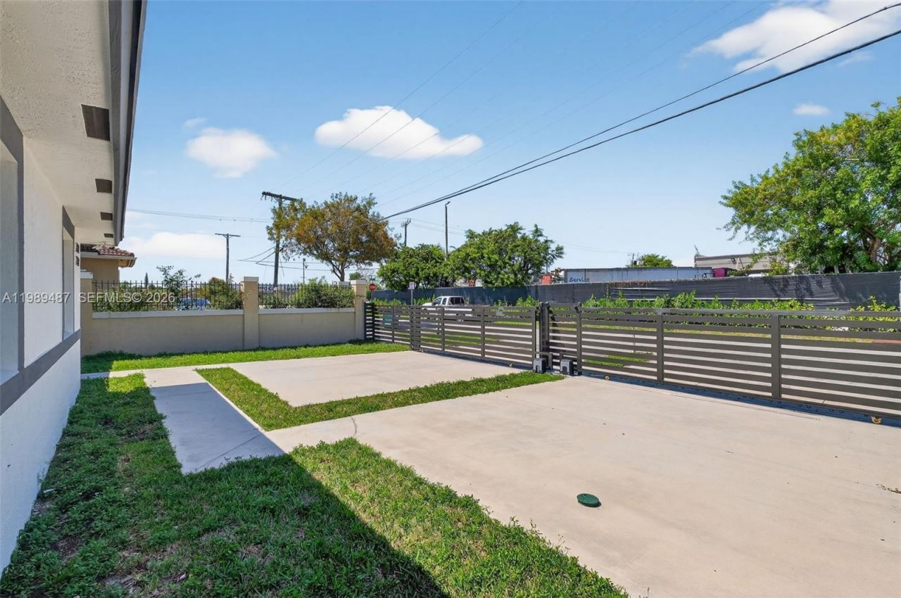 2490 NW 44th St , Unit 2490, Miami, FL 33142 Photo