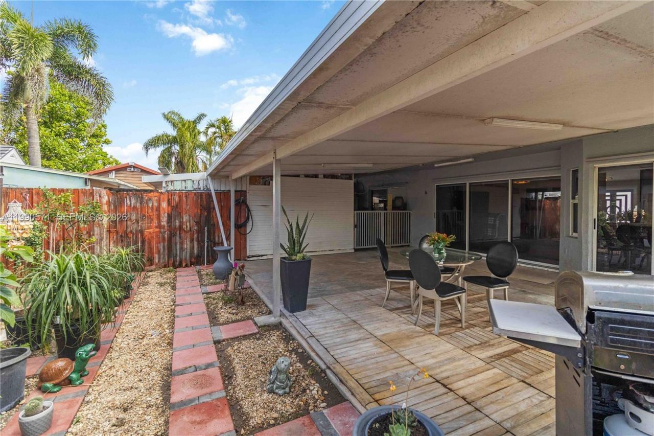 17036 SW 144 Court , Miami, FL 33177 Photo