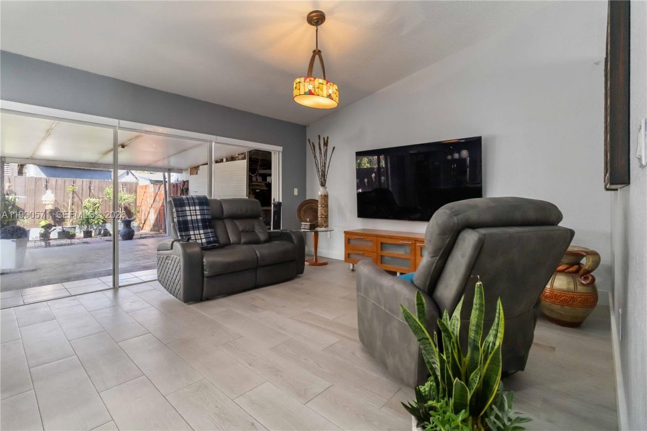 17036 SW 144 Court , Miami, FL 33177 Photo