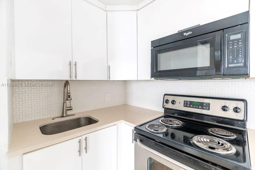 1990 Marseille Dr, Unit 402, Miami Beach, FL 33141 Photo