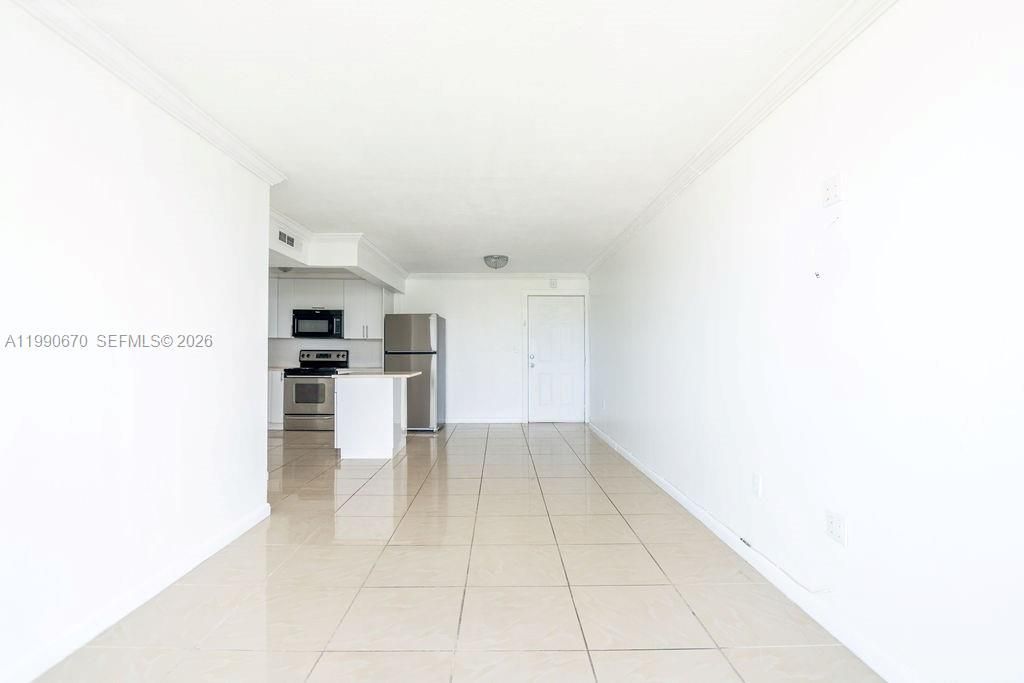 1990 Marseille Dr, Unit 402, Miami Beach, FL 33141 Photo
