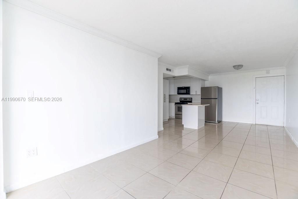 1990 Marseille Dr, Unit 402, Miami Beach, FL 33141 Photo