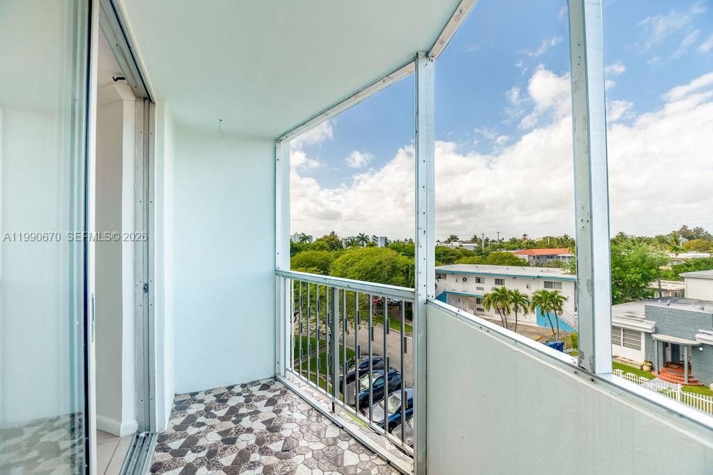 1990 Marseille Dr, Unit 402, Miami Beach, FL 33141 Photo
