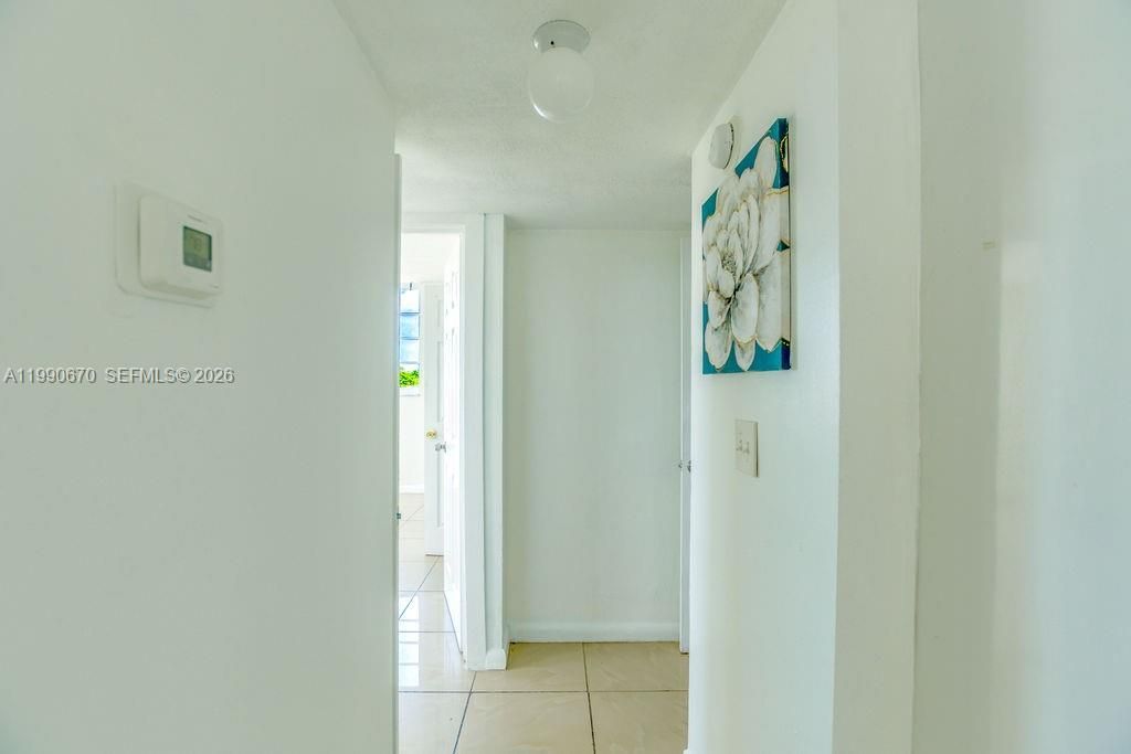 1990 Marseille Dr, Unit 402, Miami Beach, FL 33141 Photo