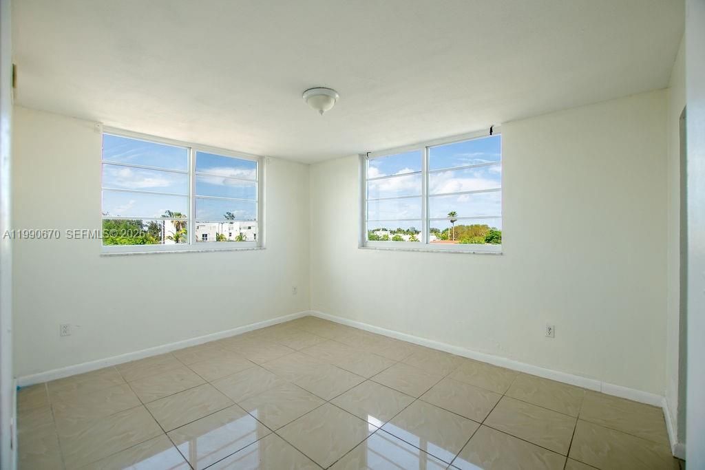 1990 Marseille Dr, Unit 402, Miami Beach, FL 33141 Photo