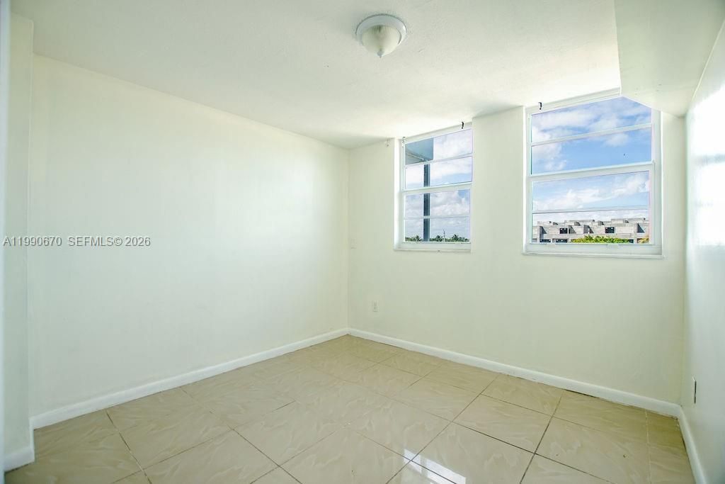 1990 Marseille Dr, Unit 402, Miami Beach, FL 33141 Photo
