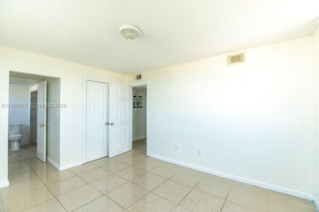 1990 Marseille Dr, Unit 402, Miami Beach, FL 33141 Photo