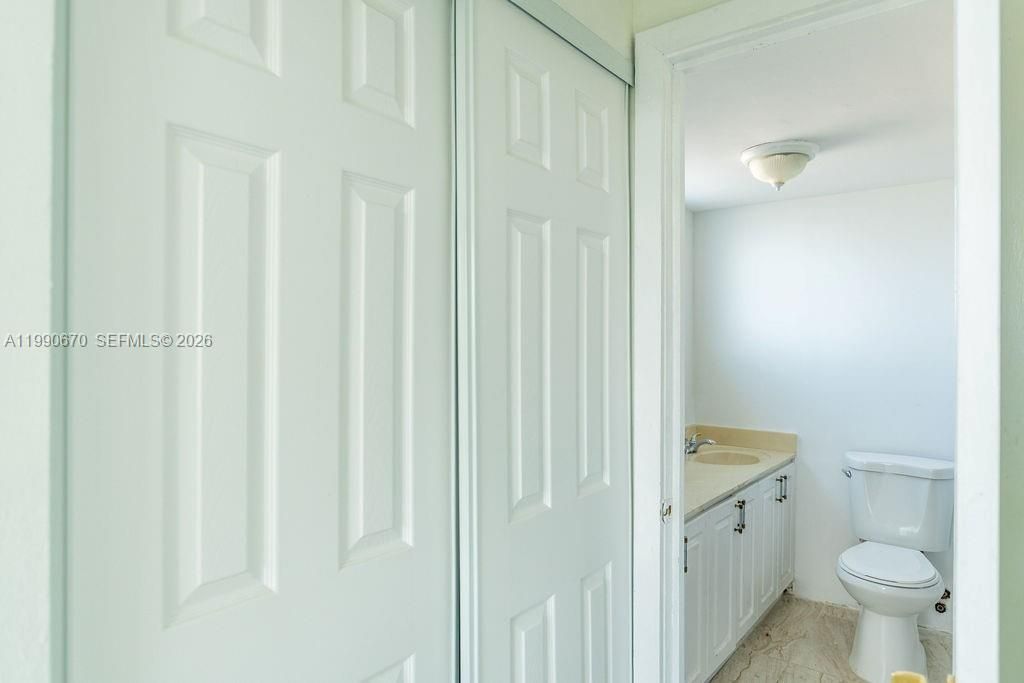 1990 Marseille Dr, Unit 402, Miami Beach, FL 33141 Photo