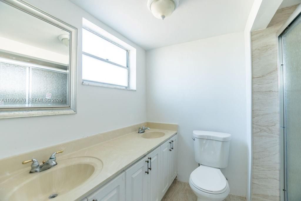 1990 Marseille Dr, Unit 402, Miami Beach, FL 33141 Photo