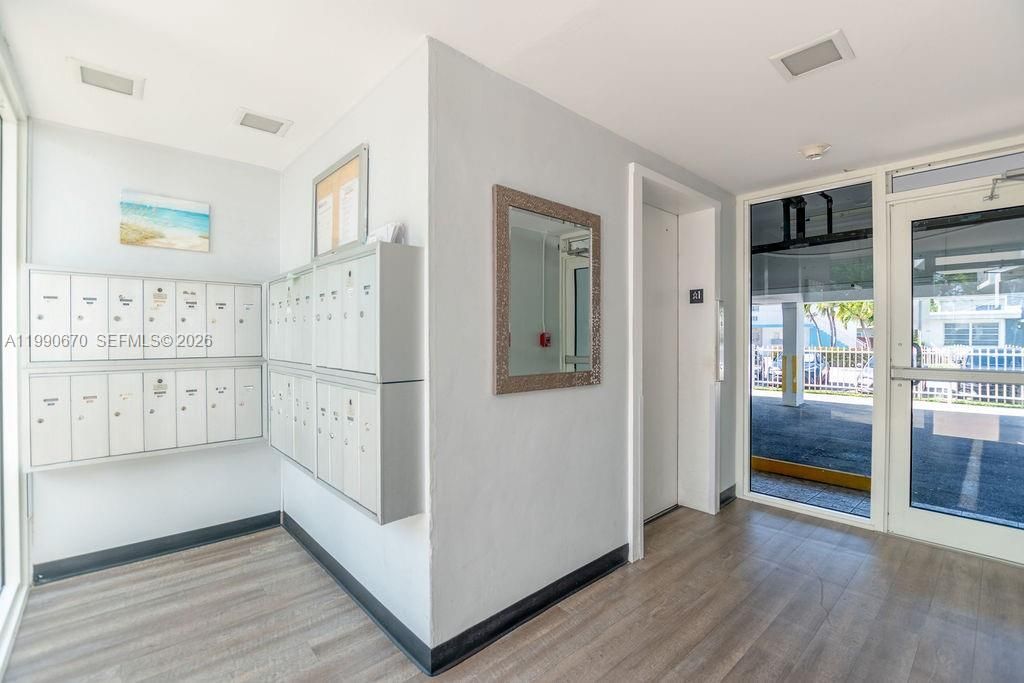 1990 Marseille Dr, Unit 402, Miami Beach, FL 33141 Photo