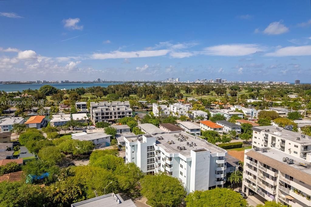 1990 Marseille Dr, Unit 402, Miami Beach, FL 33141 Photo