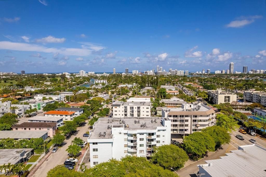 1990 Marseille Dr, Unit 402, Miami Beach, FL 33141 Photo