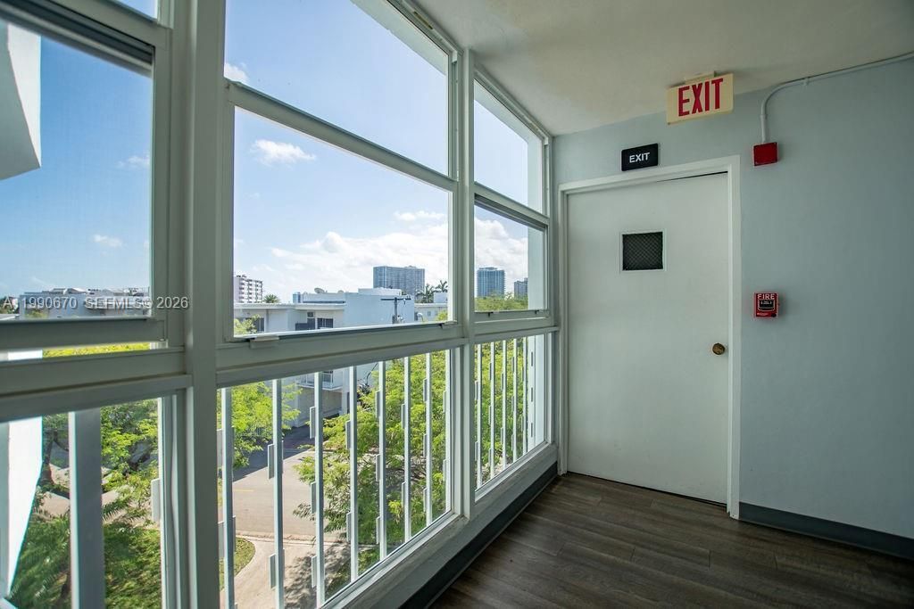 1990 Marseille Dr, Unit 402, Miami Beach, FL 33141 Photo