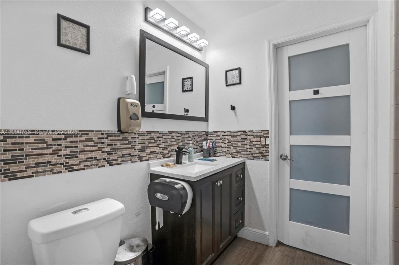 21100 N Miami Ave , Miami Gardens, FL 33169 Photo