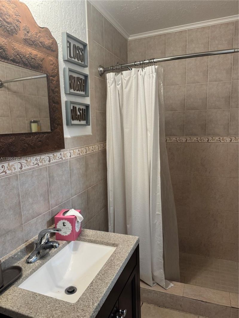 6126 SW 61st St , South Miami, FL 33143 Photo