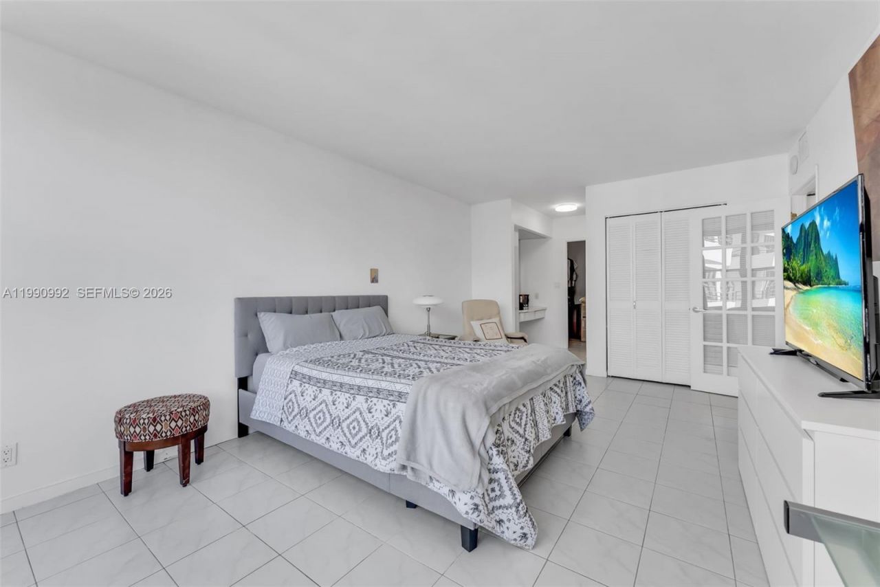 2500 Parkview Dr , Unit 1418, Hallandale Beach, FL 33009 Photo
