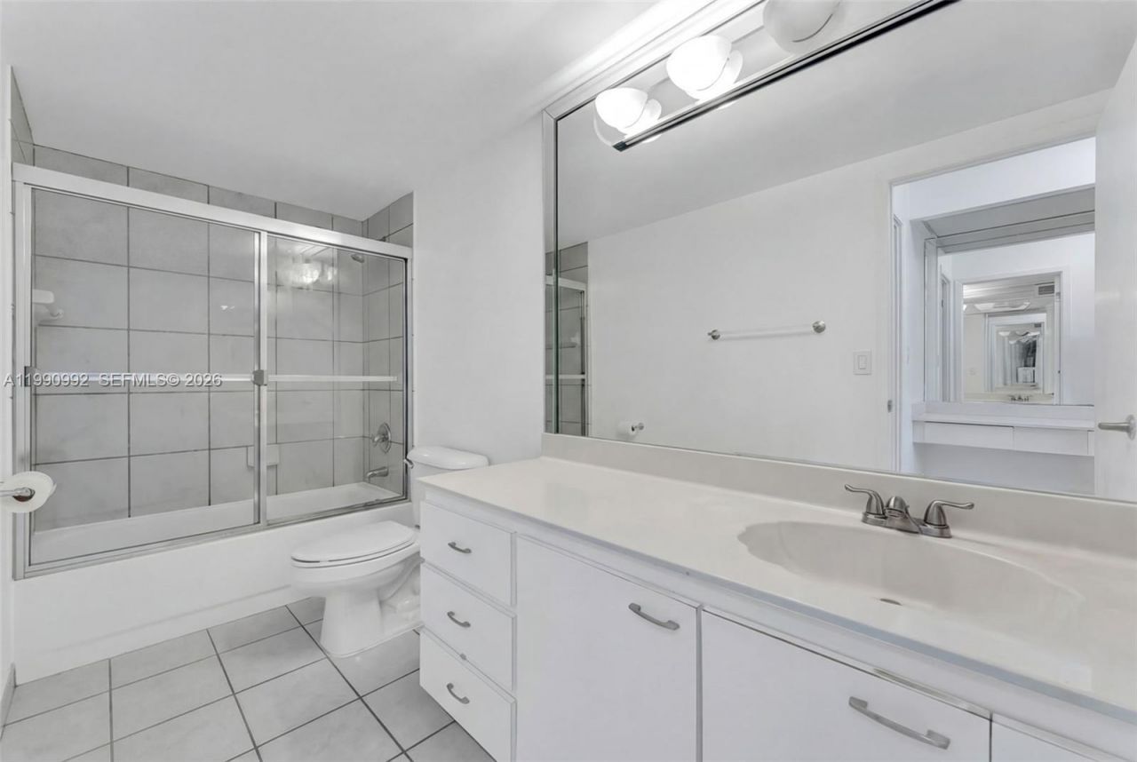 2500 Parkview Dr , Unit 1418, Hallandale Beach, FL 33009 Photo