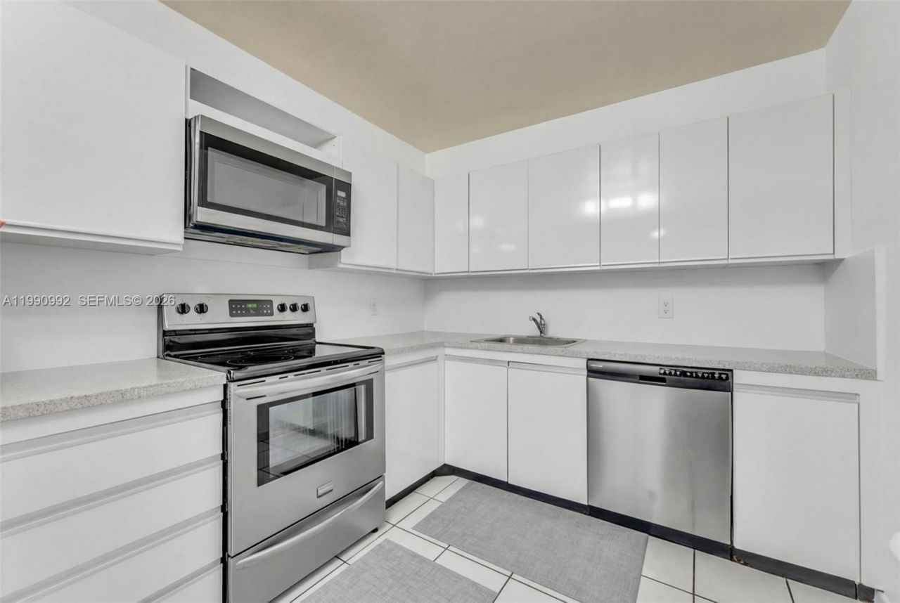 2500 Parkview Dr , Unit 1418, Hallandale Beach, FL 33009 Photo