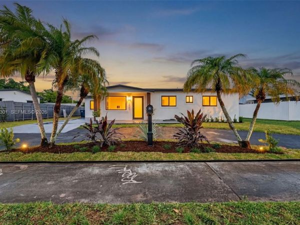 10445 SW 149th Ter, Unincorporated Dade County, FL 33176