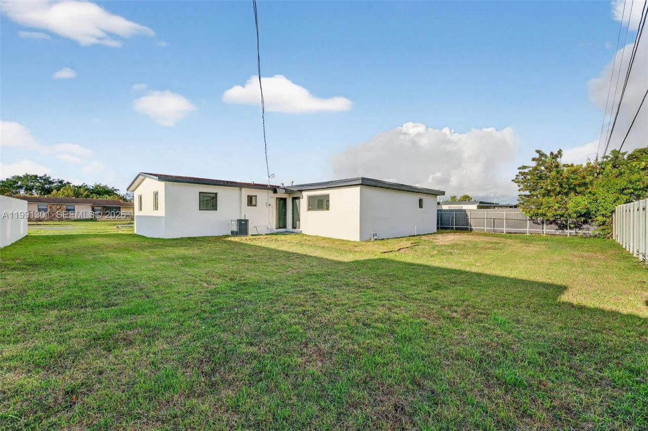 10445 SW 149th Ter , Miami, FL 33176 Photo