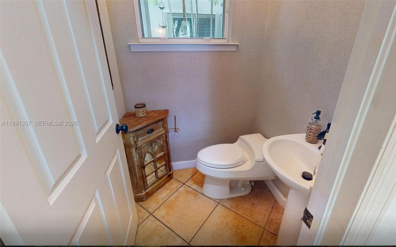 949 N Harbor Vw N , Hollywood, FL 33019 Photo