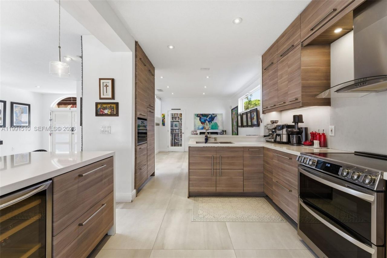 8657 NW 2nd St , Miami, FL 33126 Photo