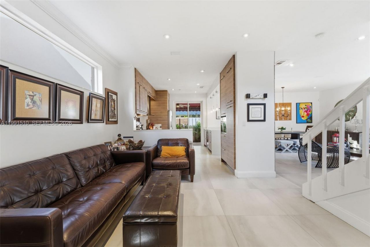 8657 NW 2nd St , Miami, FL 33126 Photo