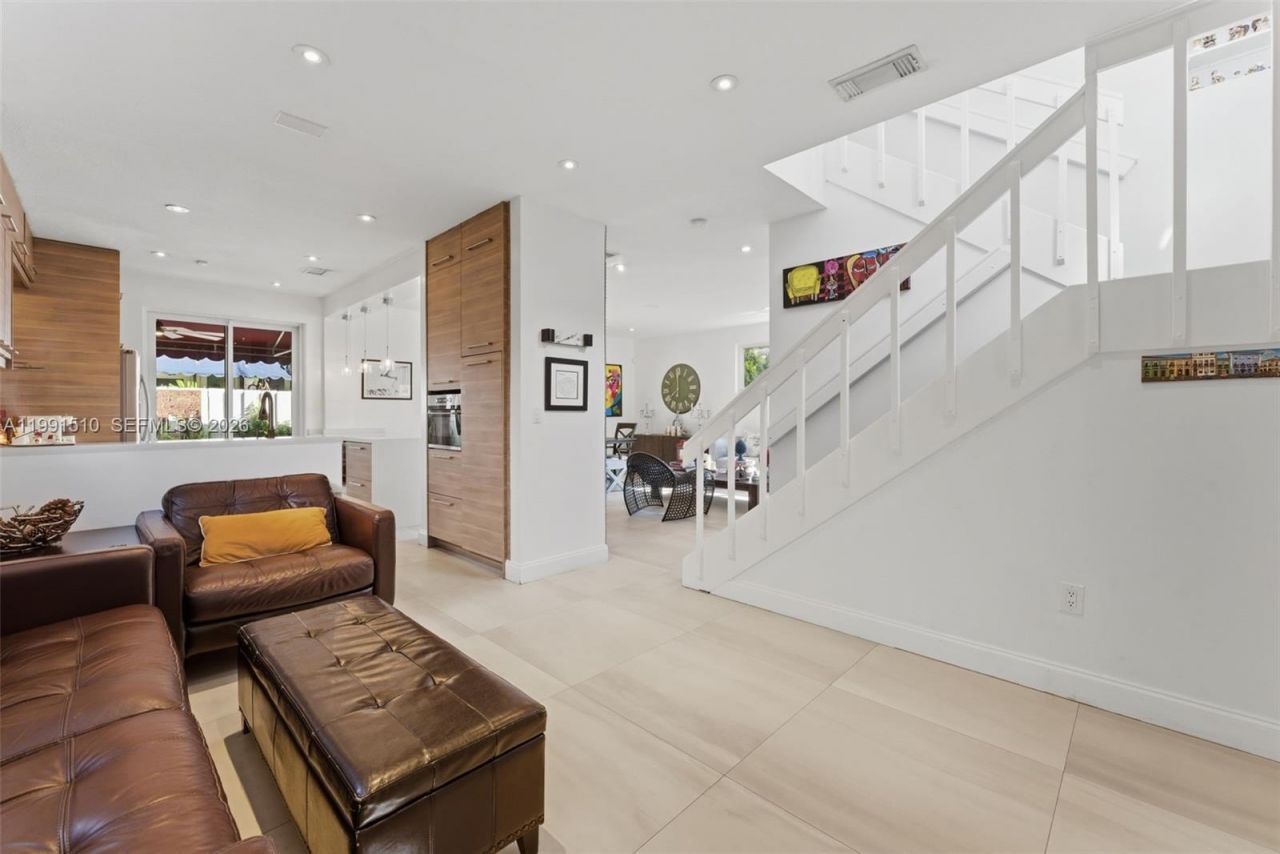 8657 NW 2nd St , Miami, FL 33126 Photo