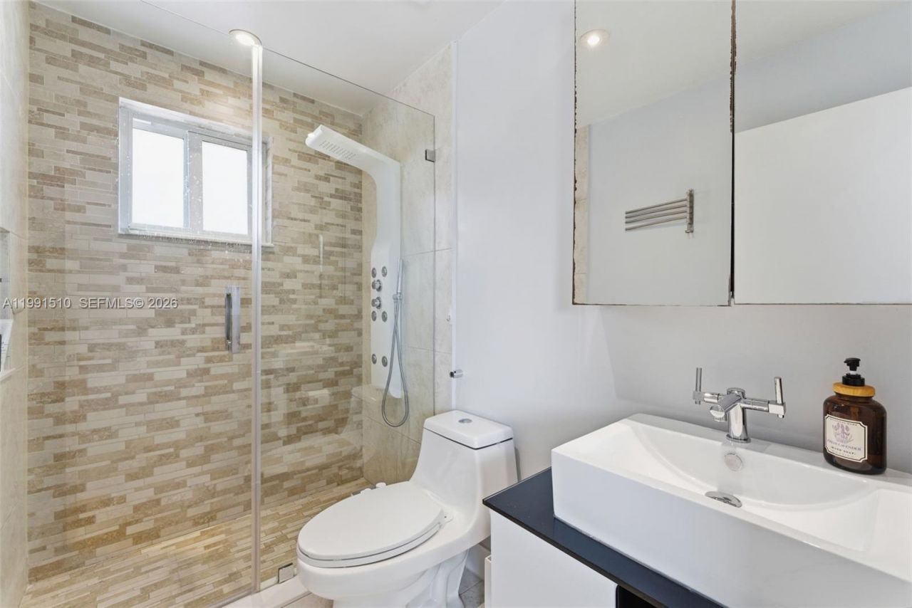 8657 NW 2nd St , Miami, FL 33126 Photo