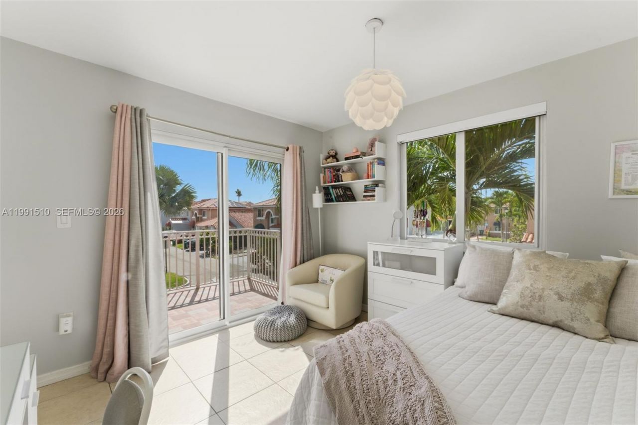 8657 NW 2nd St , Miami, FL 33126 Photo