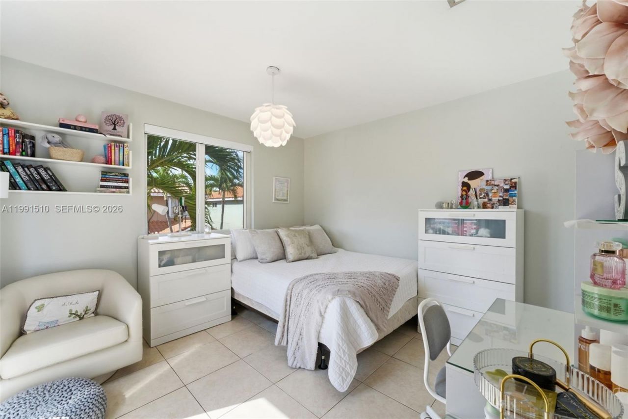 8657 NW 2nd St , Miami, FL 33126 Photo