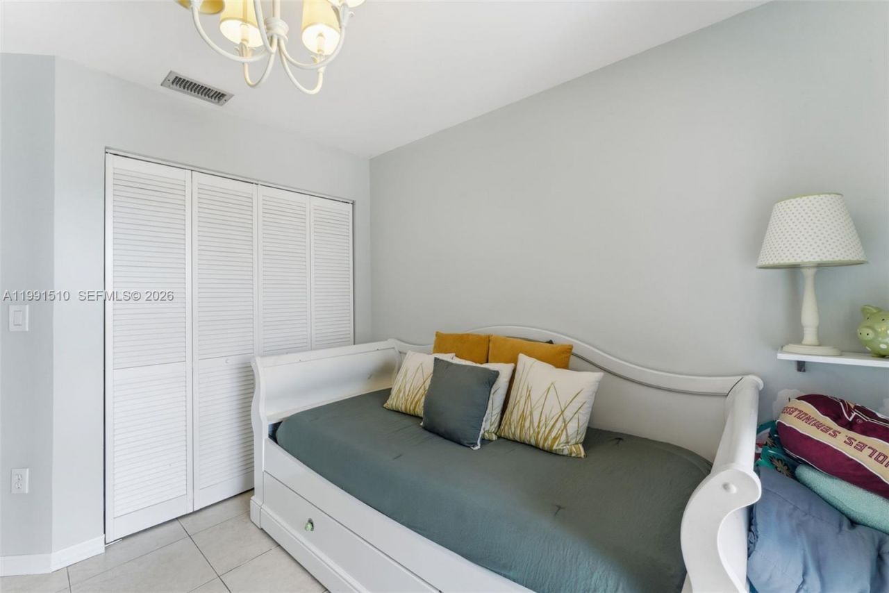 8657 NW 2nd St , Miami, FL 33126 Photo