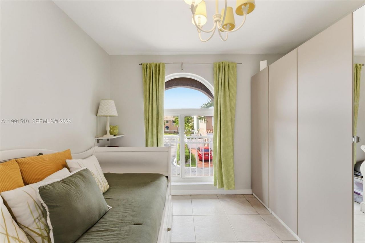 8657 NW 2nd St , Miami, FL 33126 Photo