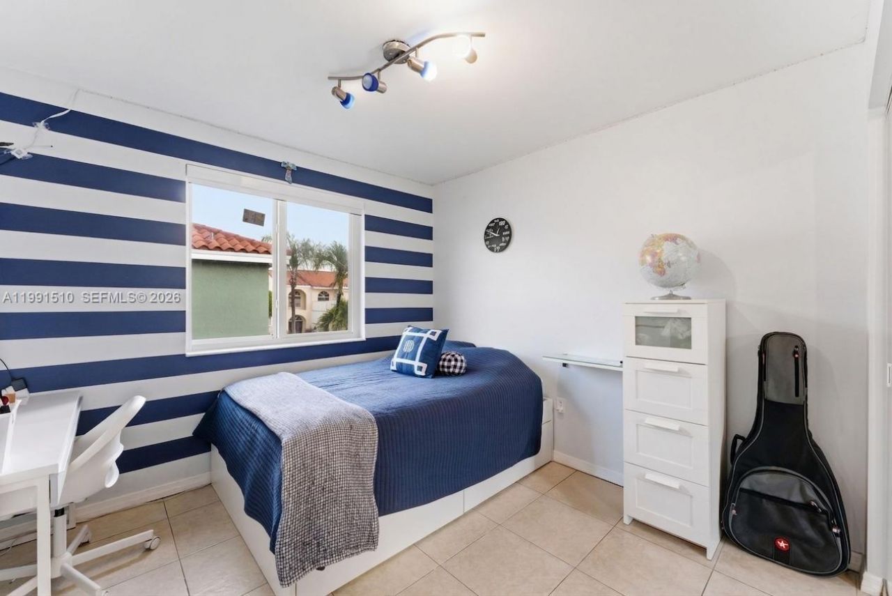 8657 NW 2nd St , Miami, FL 33126 Photo