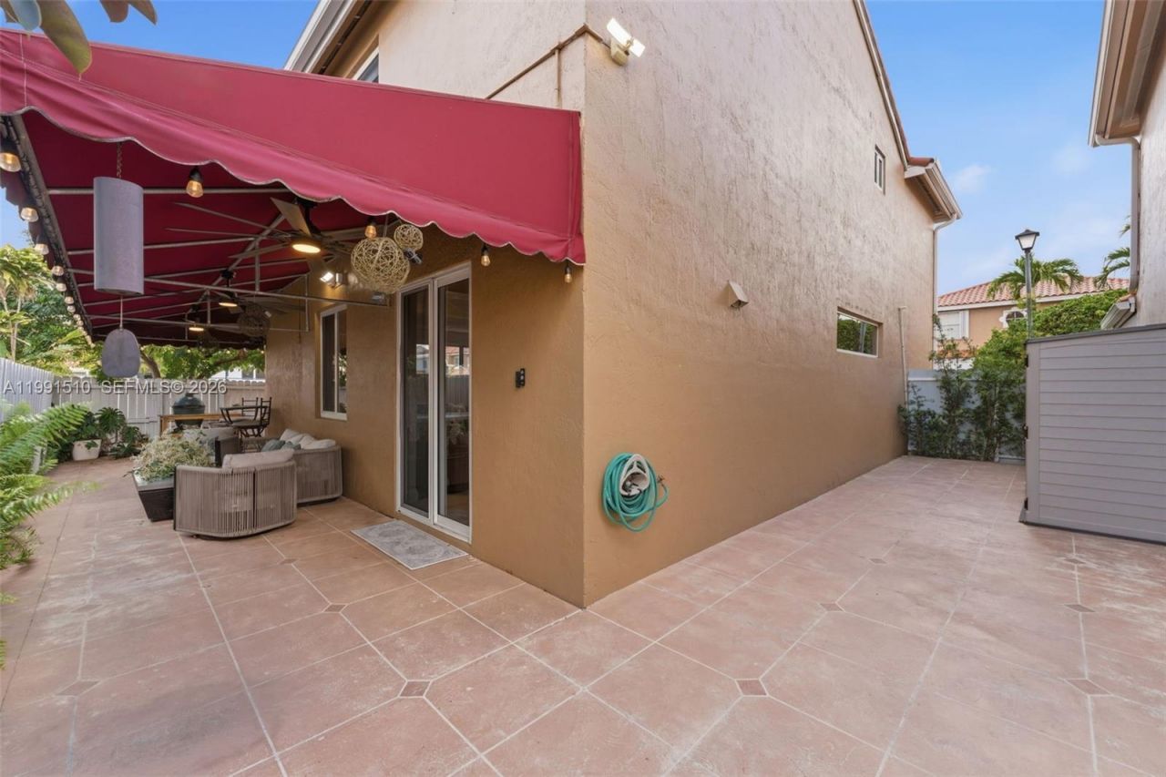 8657 NW 2nd St , Miami, FL 33126 Photo