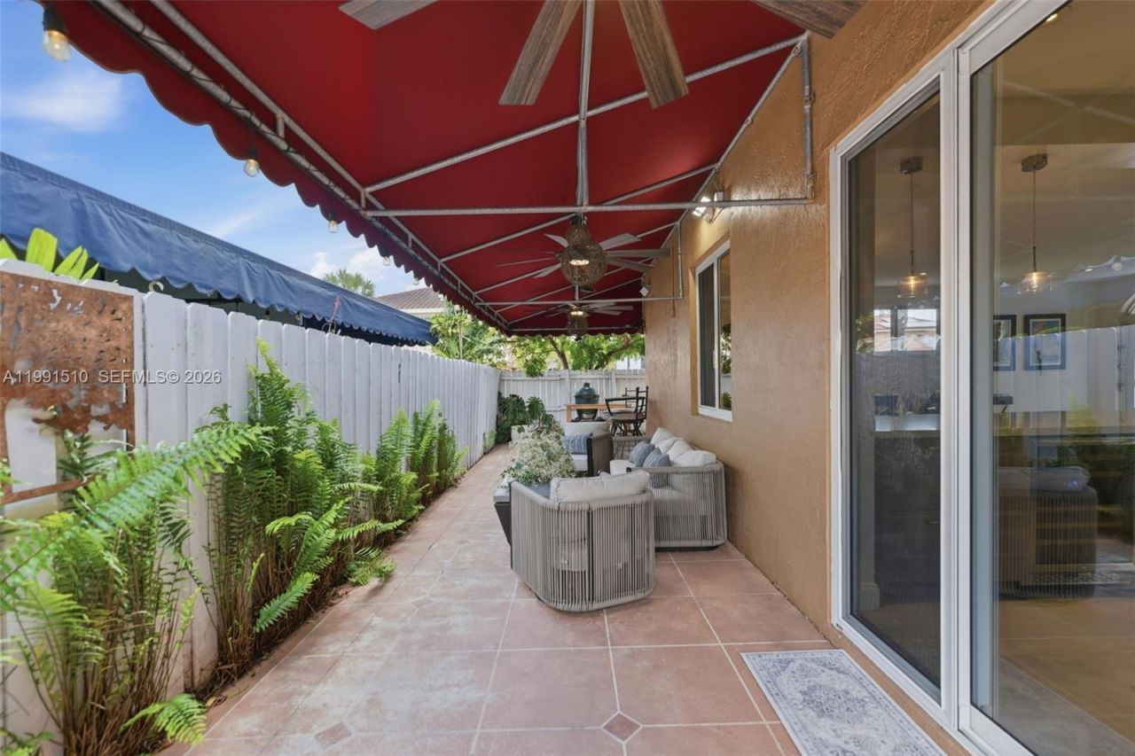 8657 NW 2nd St , Miami, FL 33126 Photo